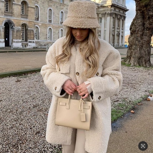 MANGO oversized faux shearling jacket blogger zara competitor brand - Picture 4 of 15